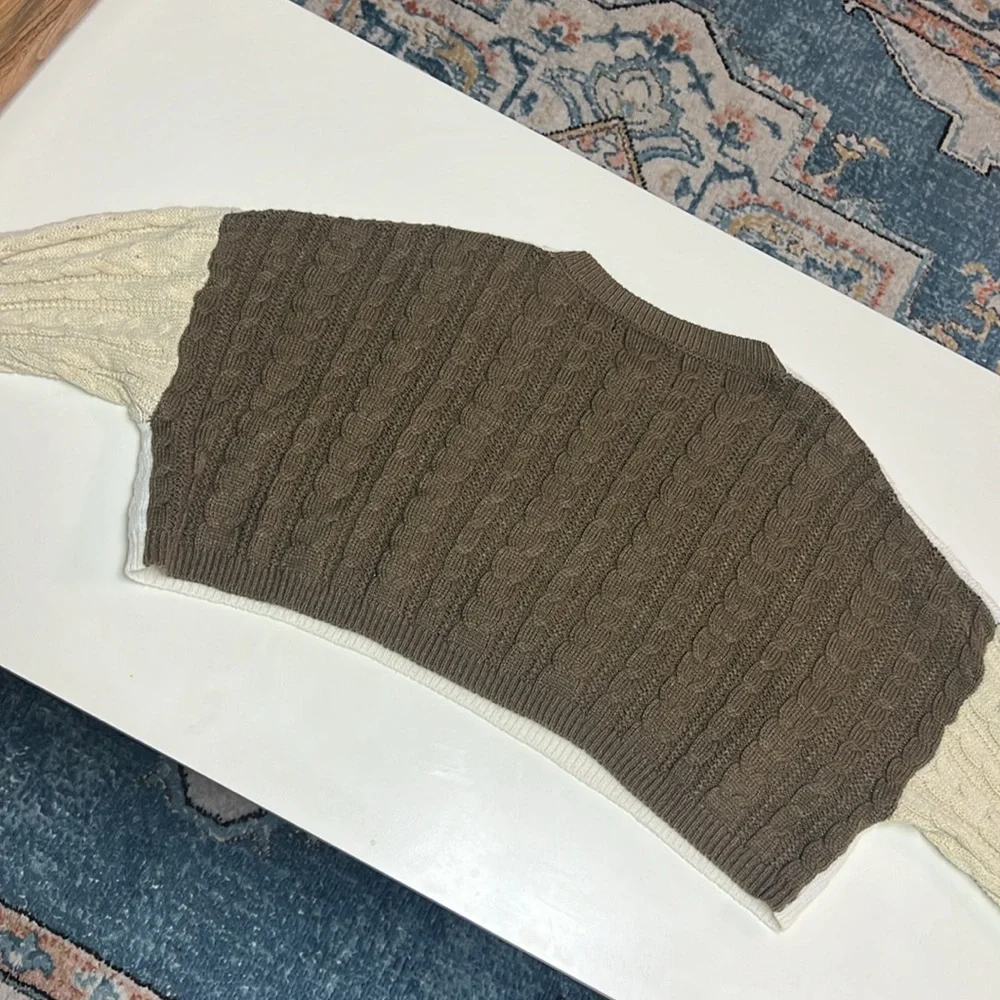 Cropped Sweater - Picture 4 of 4